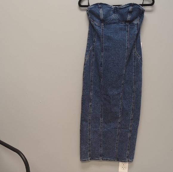Forever 21 Dresses & Skirts - NWT Forever 21 Small Denim Strapless Dress. Zipper Back